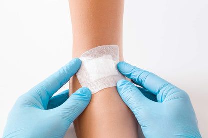 Medrull Steriler Wundverband 6x7 cm Sterile Wundpflaster ULTRA PORE Starke Klebekraft - Schützt bei Schnittwunden & Kratzern Pflaster Einzeln verpackt 50 Stück